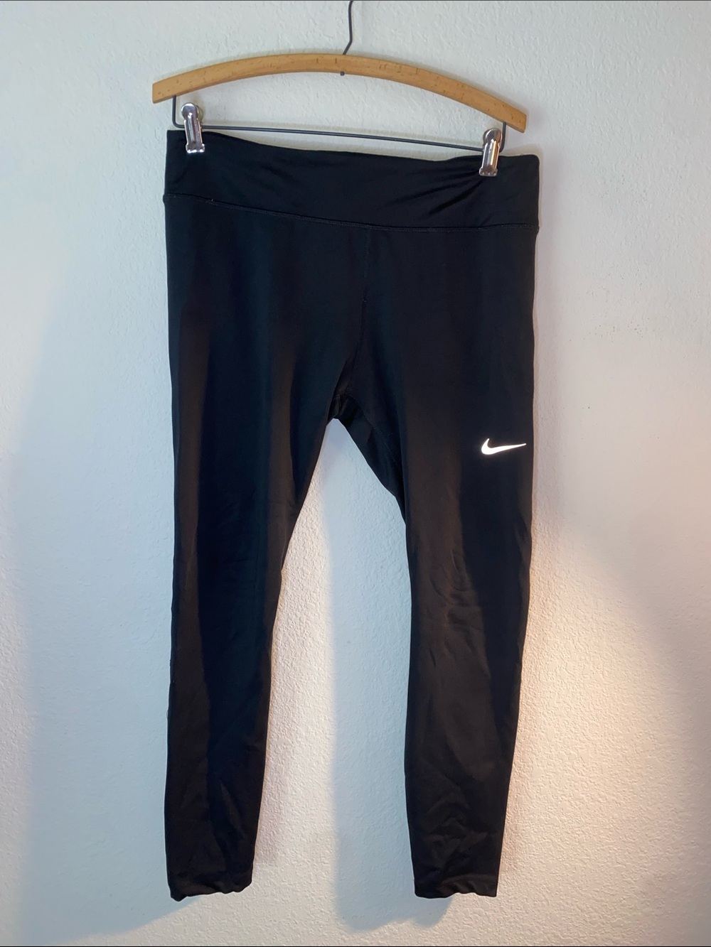 šNike Dri-Fit black drawstring leggings with mesh details!